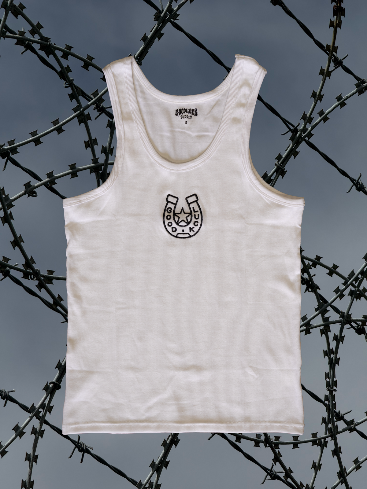 HORSE SHOE WHITE SINGLET