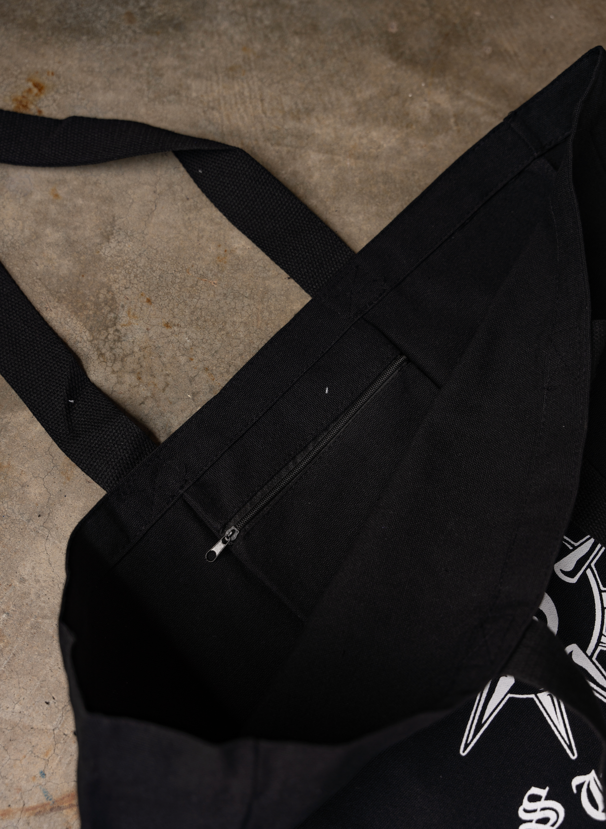 MACE 8 TOTE BAG